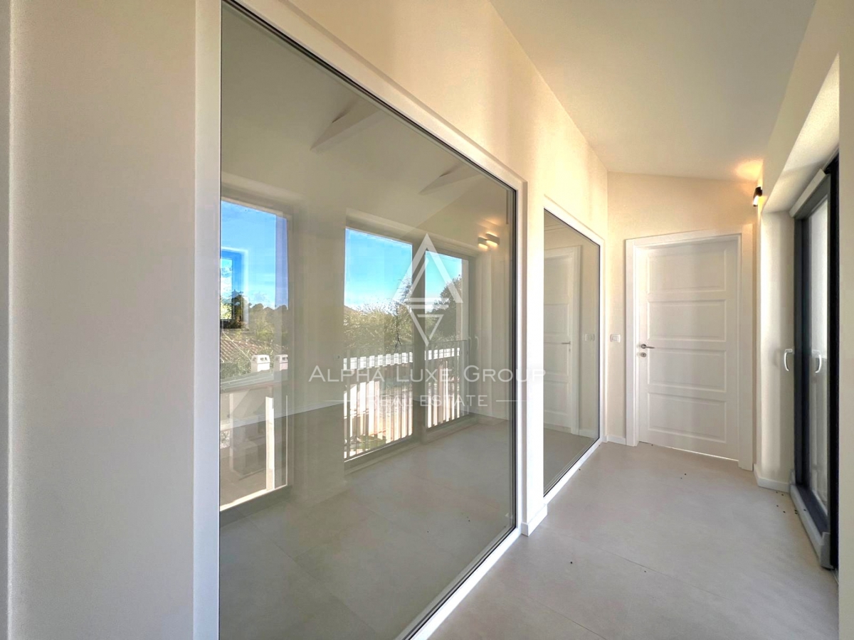 Poreč, Istra: Moderno zasnovana hiša za prodajo na iskani lokaciji