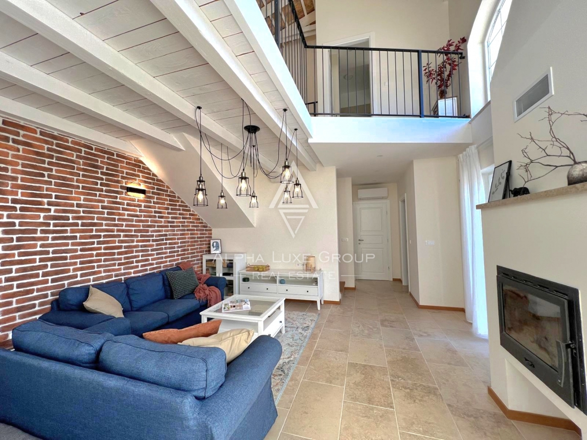 Poreč, Istra: Moderno zasnovana hiša za prodajo na iskani lokaciji