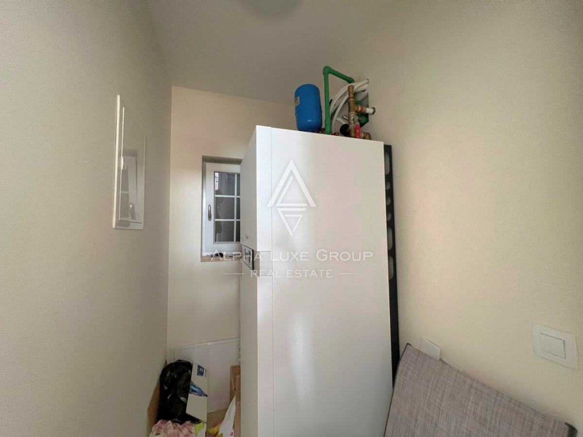 Poreč, Istra: Moderno zasnovana hiša za prodajo na iskani lokaciji