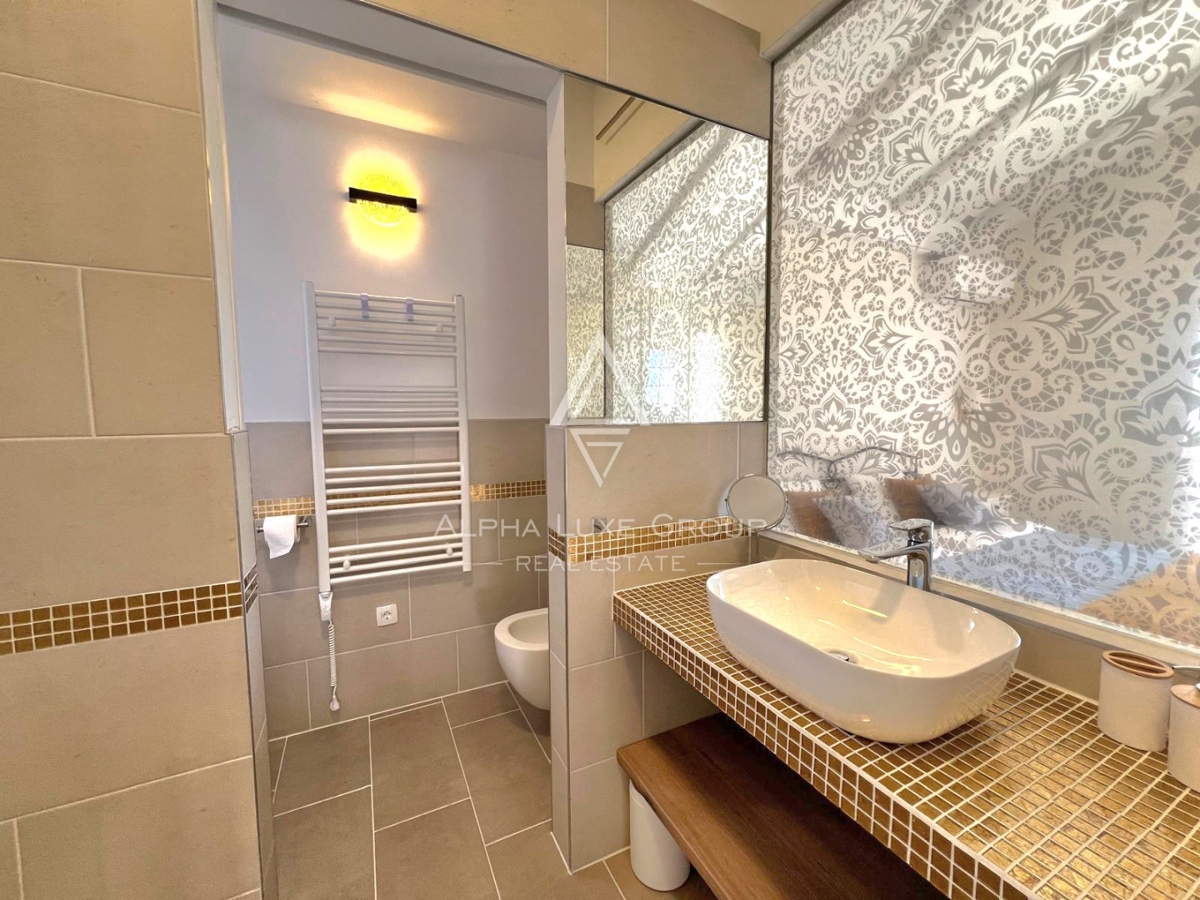 Poreč, Istra: Moderno zasnovana hiša za prodajo na iskani lokaciji