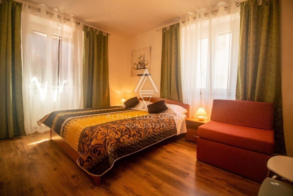 Prijetna hiša v bližini mesta, Istra, Bale