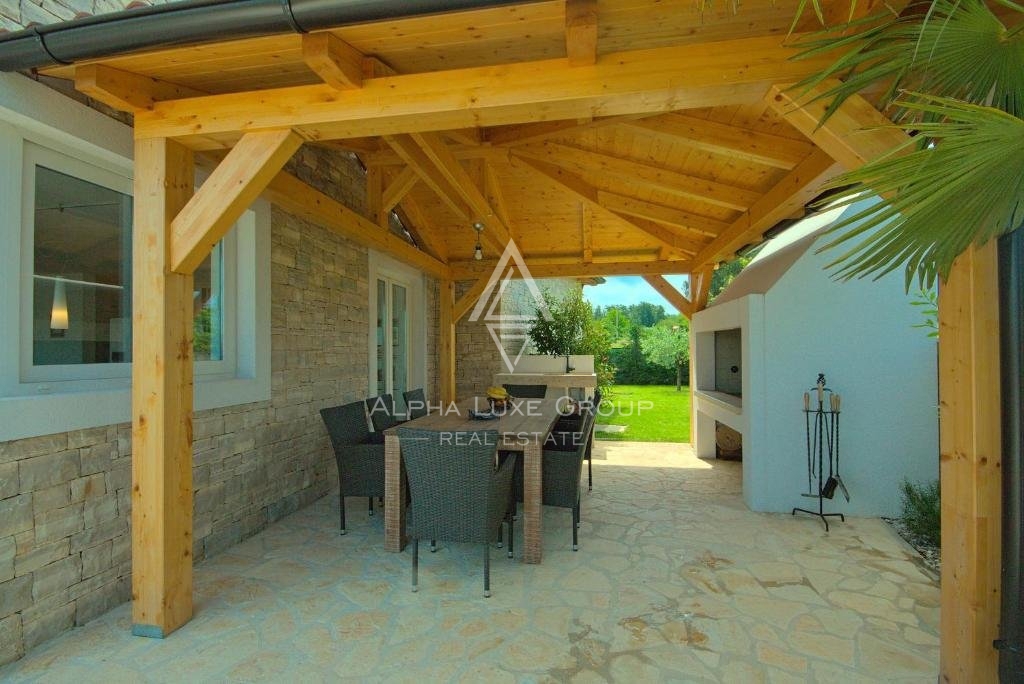 Čudovita kamnita vila z bazenom in pogledom na morje, Istra, Poreč
