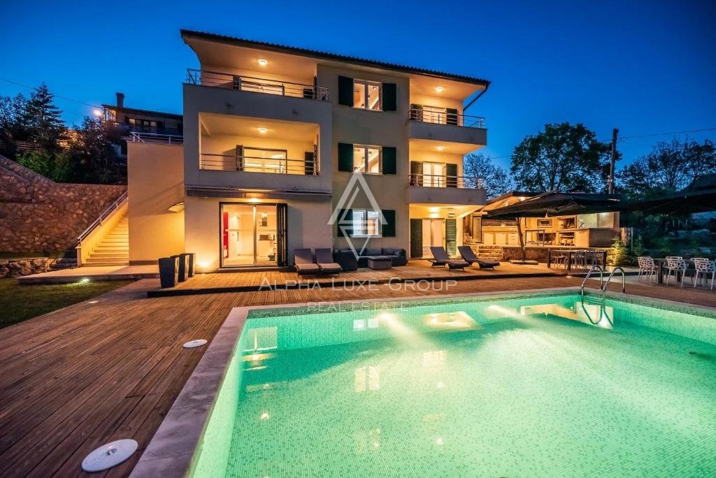 Opatija: OsUPna vila s pogledom na morje