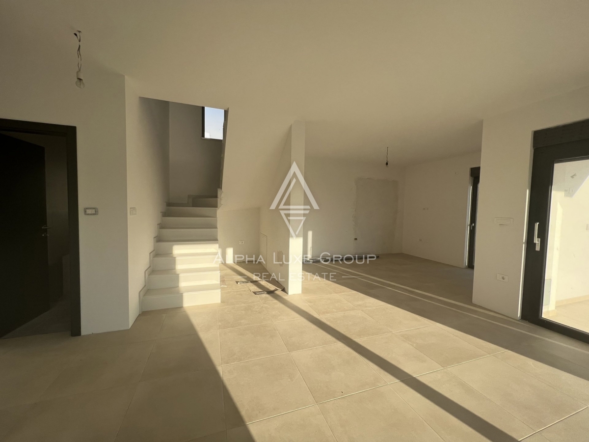ALPHA LUXE GROUP proda hišo, novogradnja, Poreč