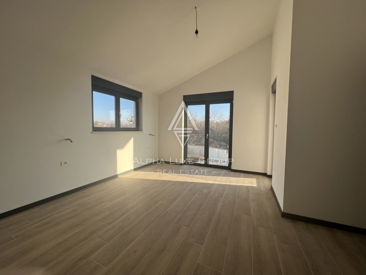 ALPHA LUXE GROUP proda hišo, novogradnja, Poreč