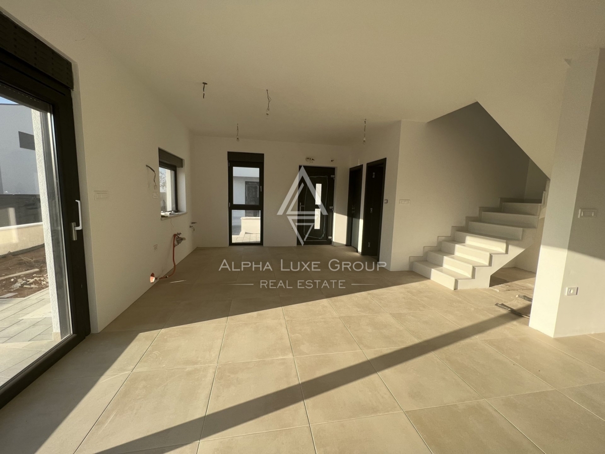 ALPHA LUXE GROUP proda hišo, novogradnja, Poreč