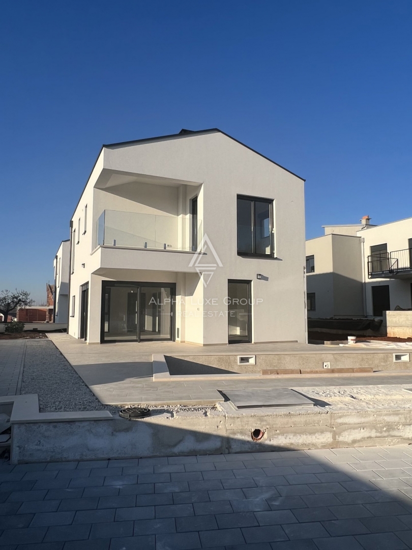 ALPHA LUXE GROUP proda hišo, novogradnja, Poreč