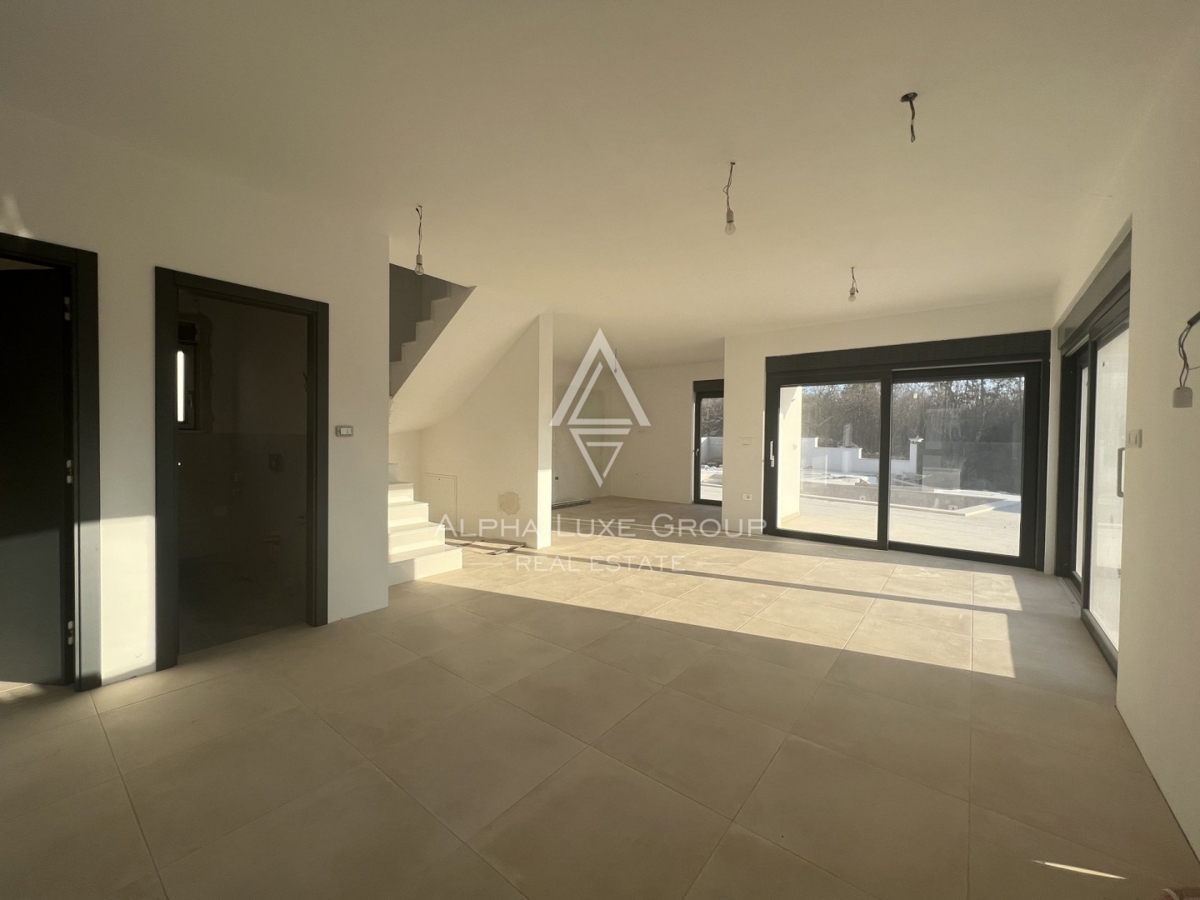 ALPHA LUXE GROUP proda hišo, novogradnja, Poreč