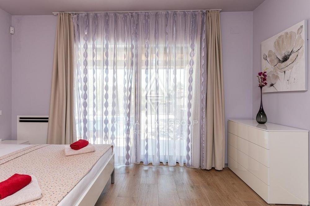 Lepa apartmajska hiša z bazenom blizu morja, Istra, Medulin