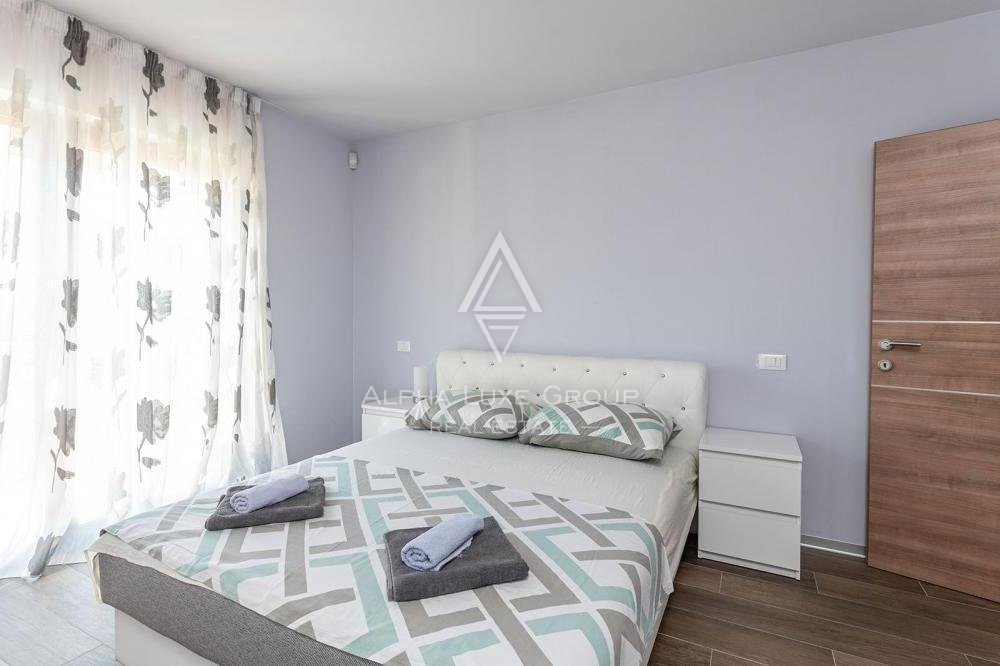 Lepa apartmajska hiša z bazenom blizu morja, Istra, Medulin