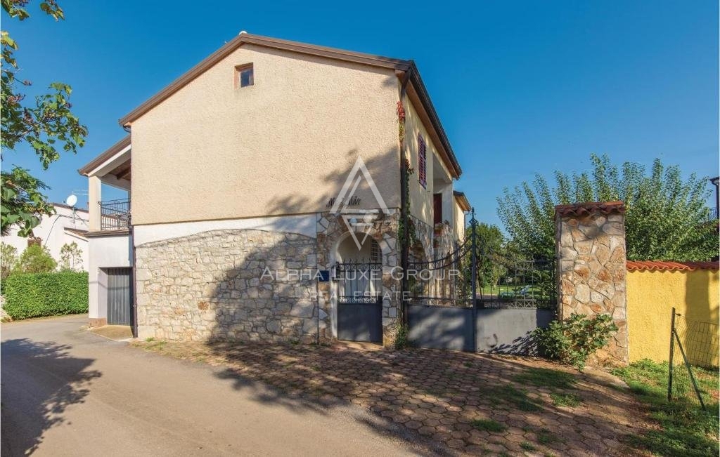 Čudovita hiša z bazenom in urejenim vrtom, Istra, Poreč