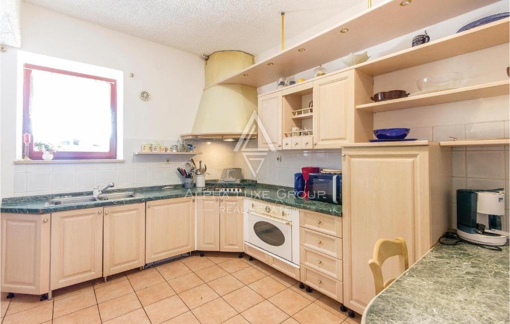 Čudovita hiša z bazenom in urejenim vrtom, Istra, Poreč