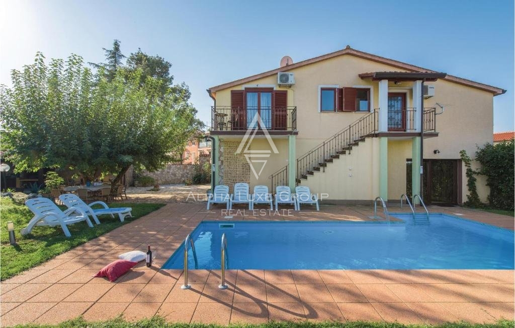 Čudovita hiša z bazenom in urejenim vrtom, Istra, Poreč