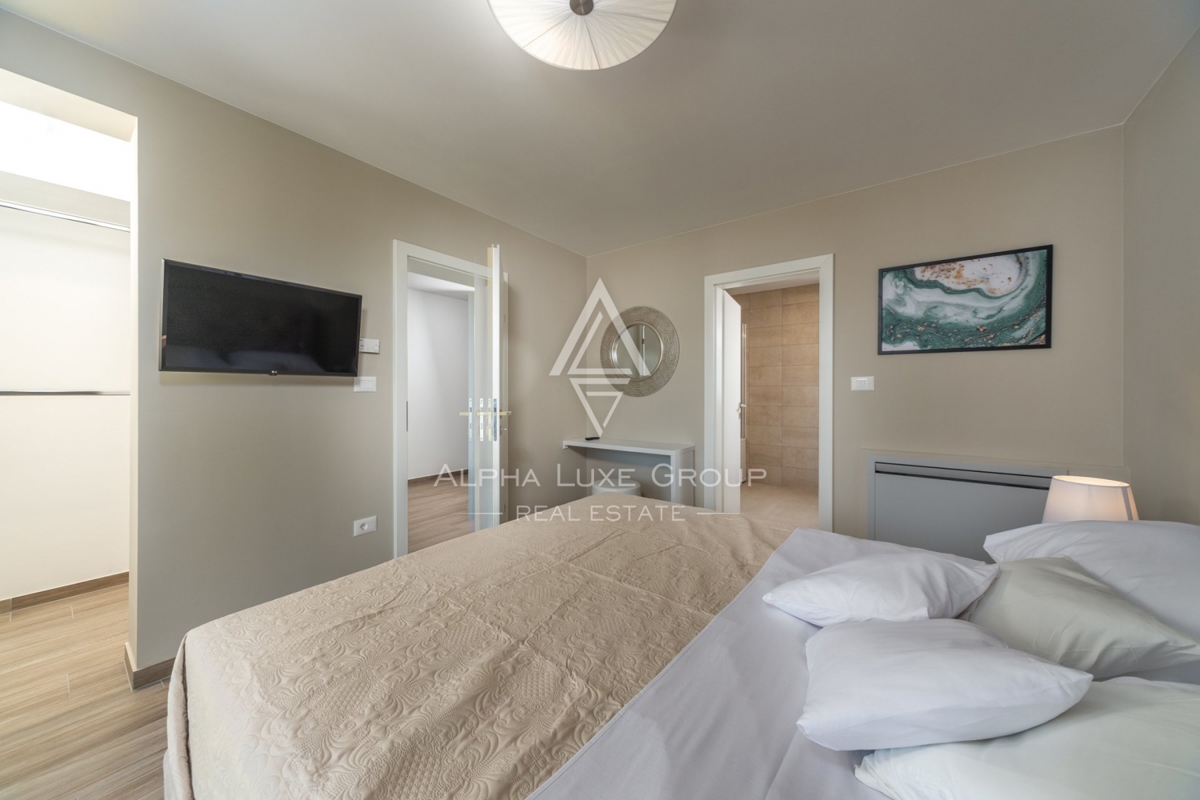 PRODAJEM SKUPINO ALPHA LUXE, MODERNA VILA, Blizu POREČA, MIRNA LOKACIJA