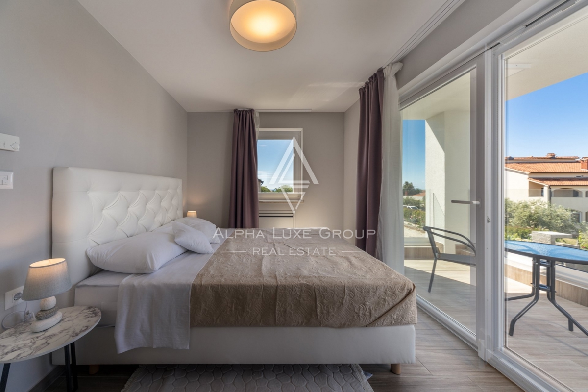 PRODAJEM SKUPINO ALPHA LUXE, MODERNA VILA, Blizu POREČA, MIRNA LOKACIJA