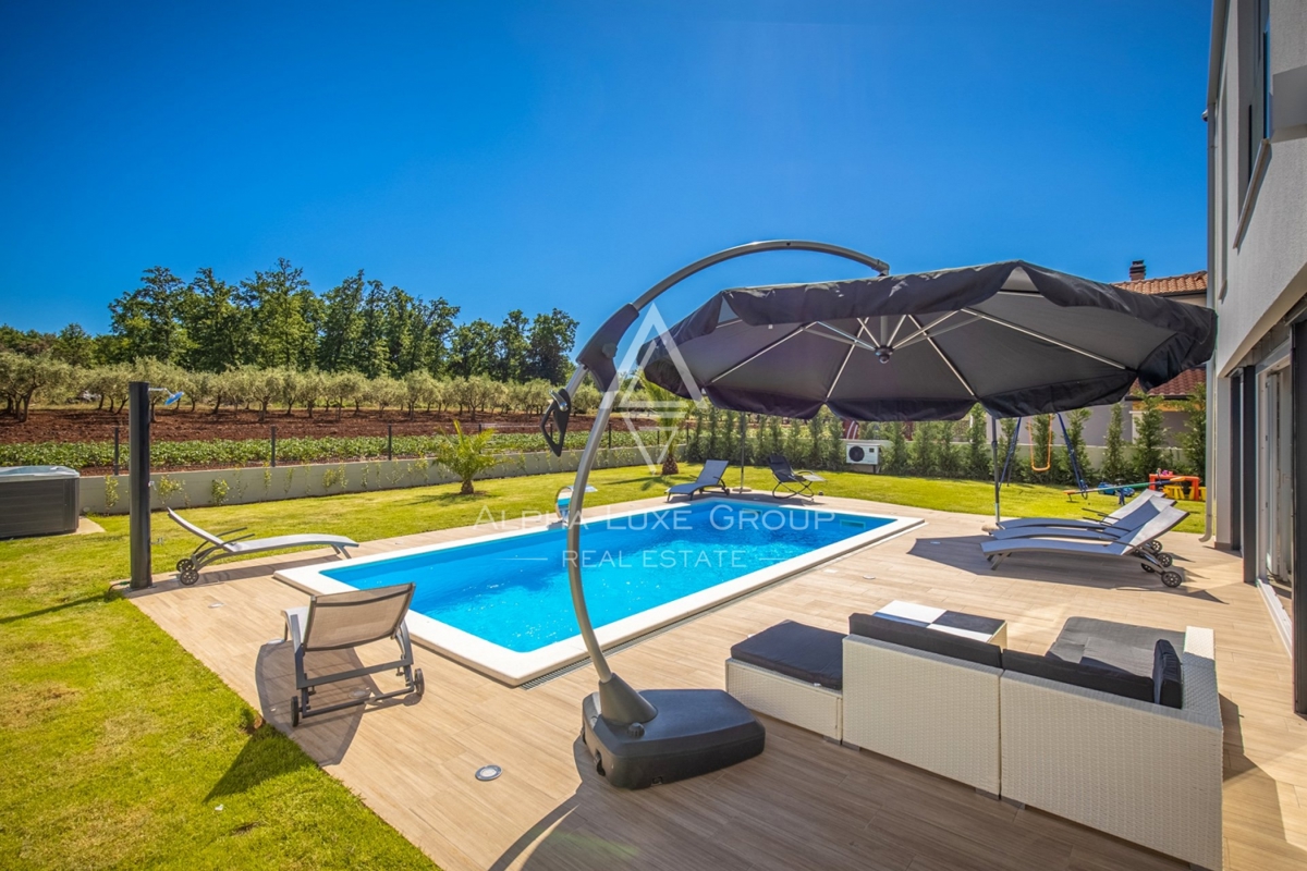 PRODAJEM SKUPINO ALPHA LUXE, MODERNA VILA, Blizu POREČA, MIRNA LOKACIJA