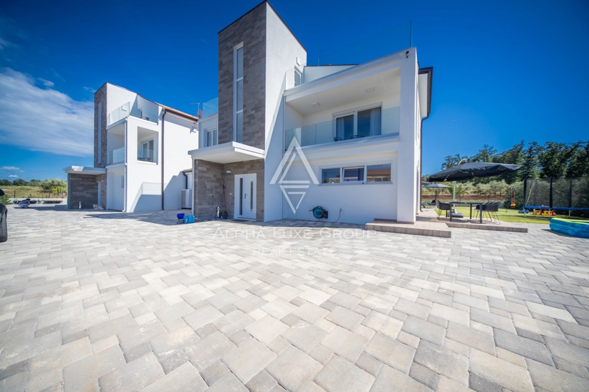 PRODAJEM SKUPINO ALPHA LUXE, MODERNA VILA, Blizu POREČA, MIRNA LOKACIJA