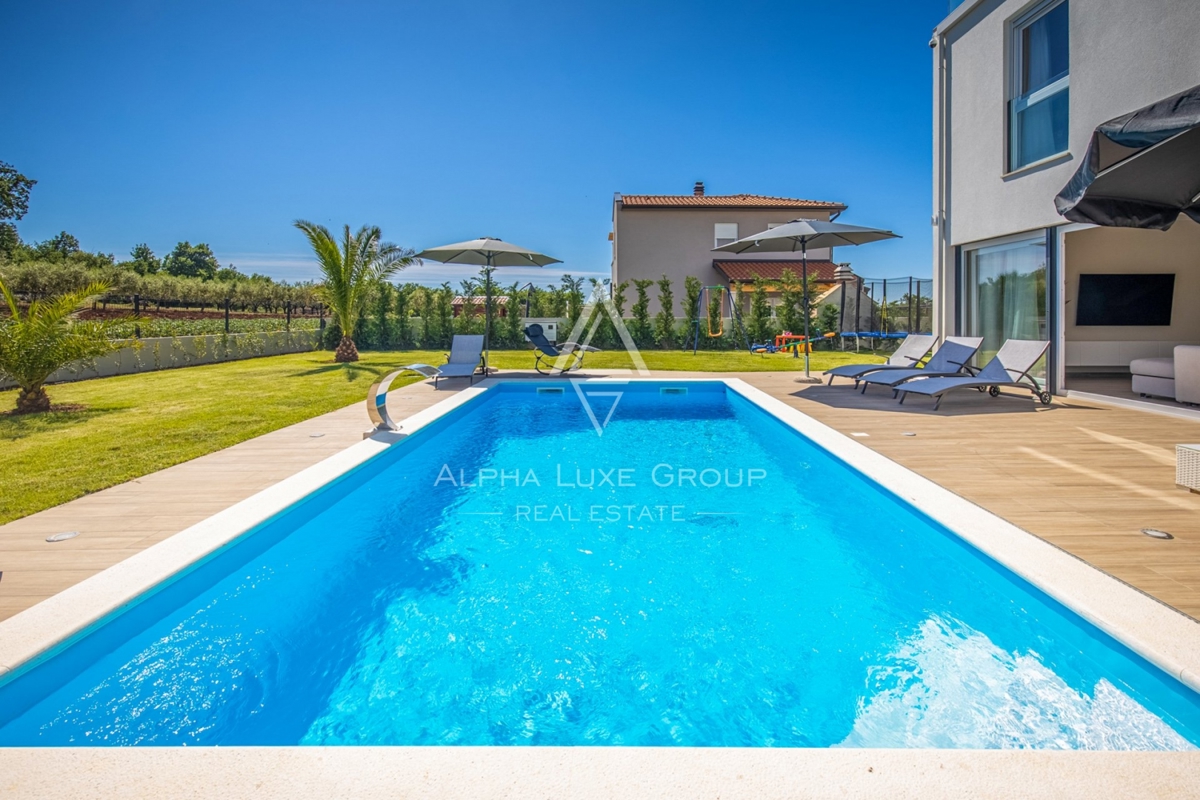 PRODAJEM SKUPINO ALPHA LUXE, MODERNA VILA, Blizu POREČA, MIRNA LOKACIJA