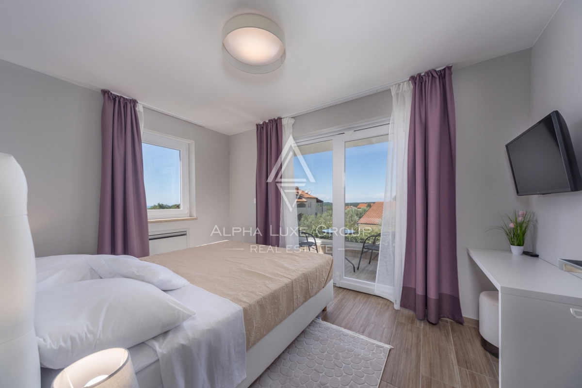 PRODAJEM SKUPINO ALPHA LUXE, MODERNA VILA, Blizu POREČA, MIRNA LOKACIJA