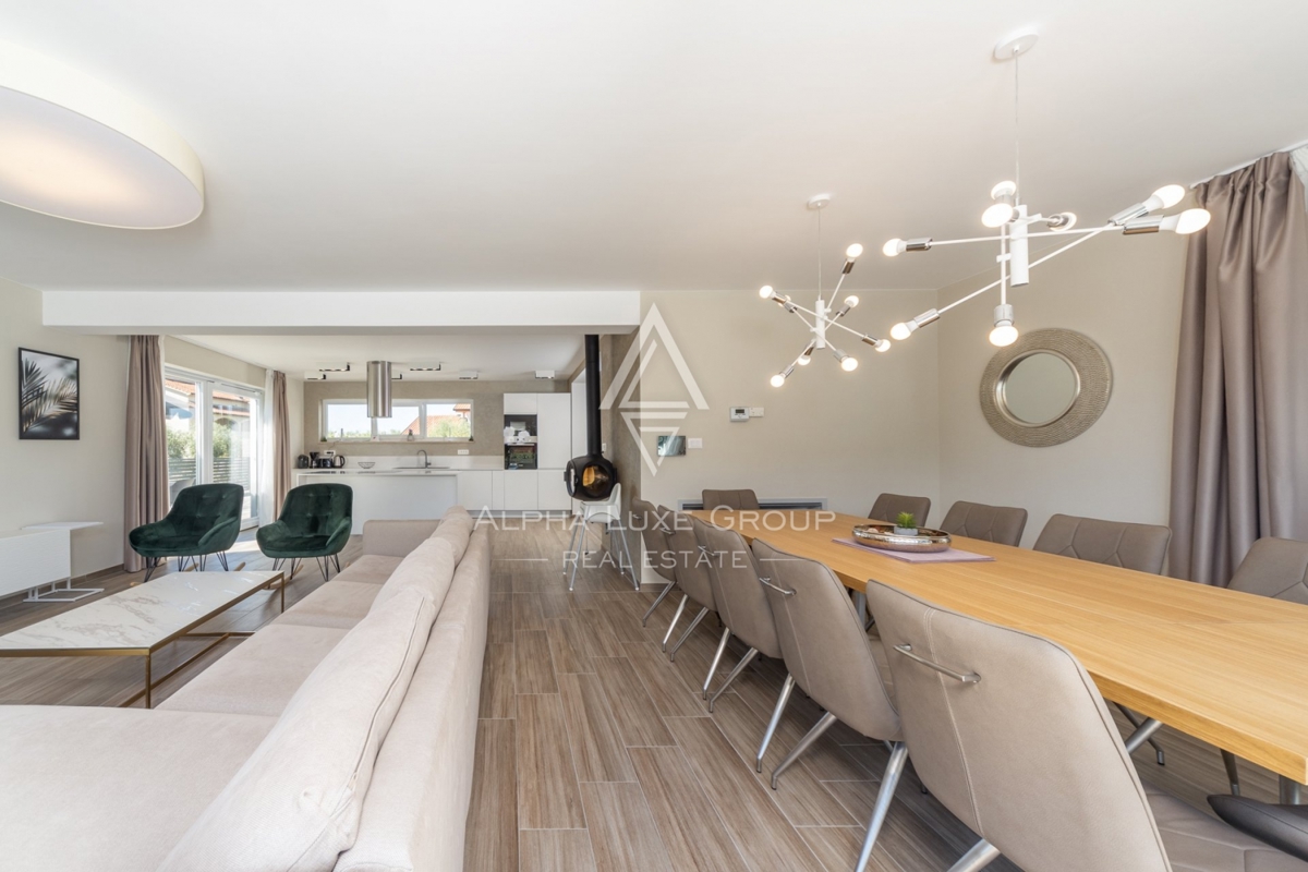 PRODAJEM SKUPINO ALPHA LUXE, MODERNA VILA, Blizu POREČA, MIRNA LOKACIJA