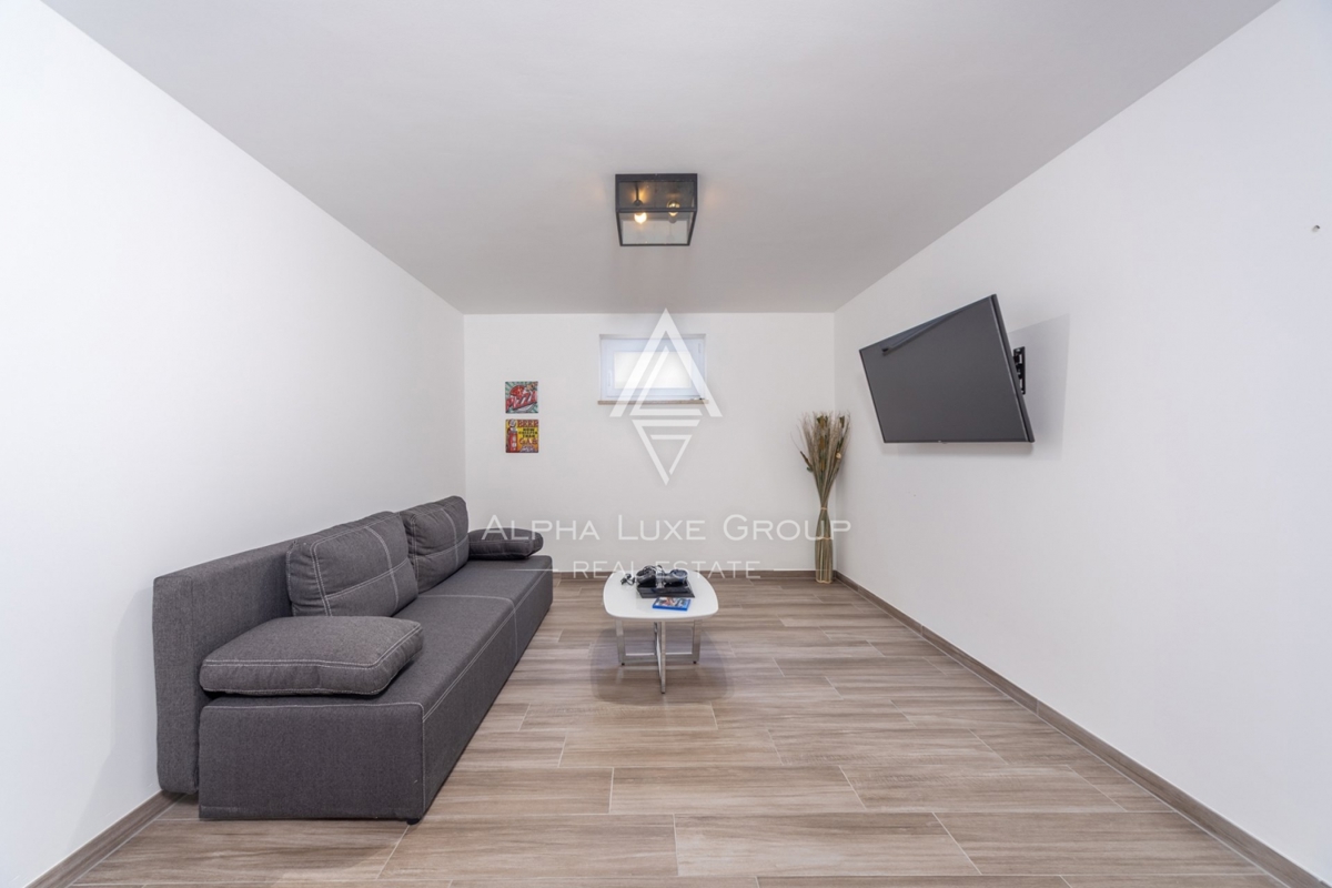 PRODAJEM SKUPINO ALPHA LUXE, MODERNA VILA, Blizu POREČA, MIRNA LOKACIJA
