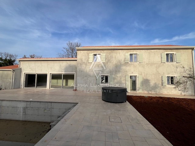 Buje, Istra – Sodobna vila z bazenom na mirni lokaciji