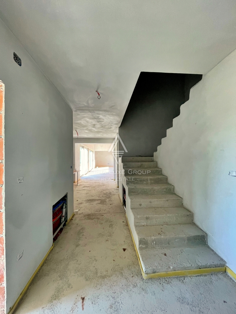 Buje, Istra – Sodobna vila z bazenom na mirni lokaciji