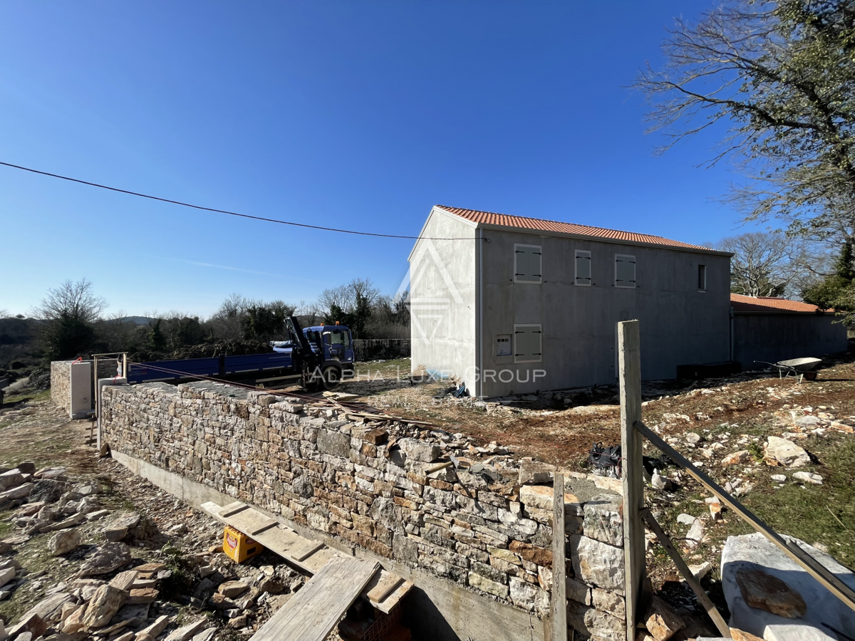 Buje, Istra – Sodobna vila z bazenom na mirni lokaciji