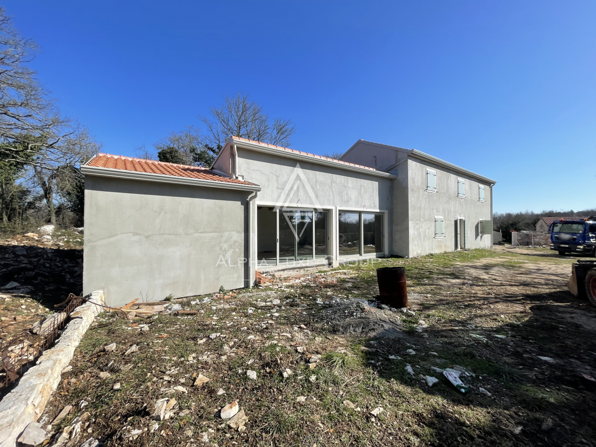 Buje, Istra – Sodobna vila z bazenom na mirni lokaciji