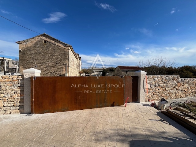 Buje, Istra – Sodobna vila z bazenom na mirni lokaciji