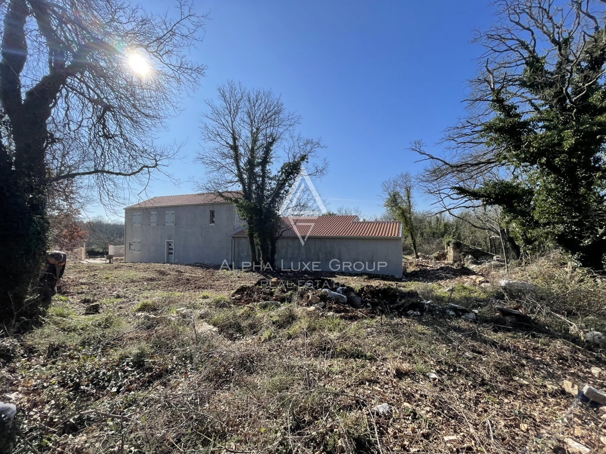 Buje, Istra – Sodobna vila z bazenom na mirni lokaciji
