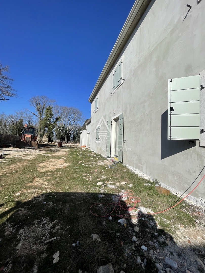 Buje, Istra – Sodobna vila z bazenom na mirni lokaciji
