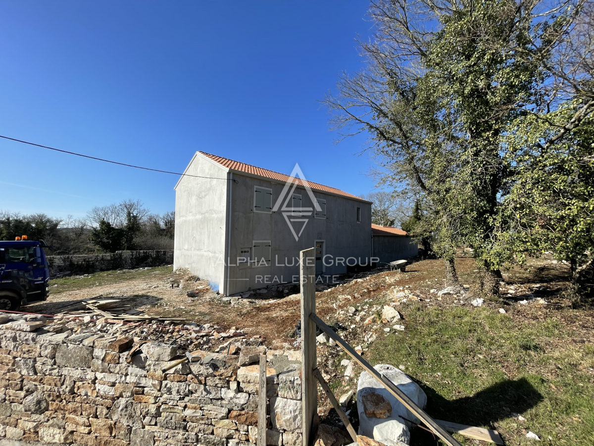 Buje, Istra – Sodobna vila z bazenom na mirni lokaciji