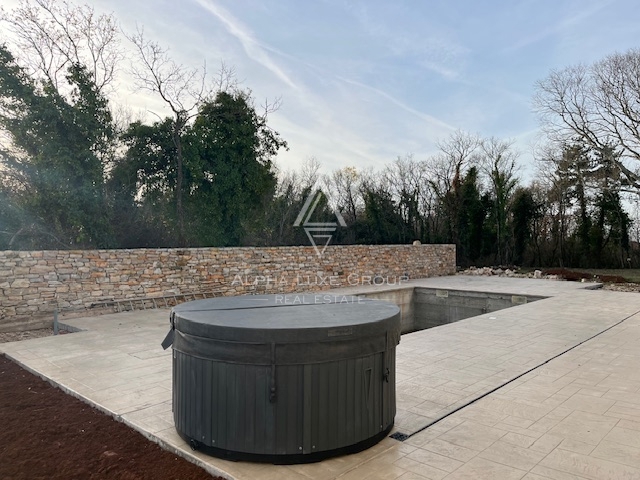 Buje, Istra – Sodobna vila z bazenom na mirni lokaciji