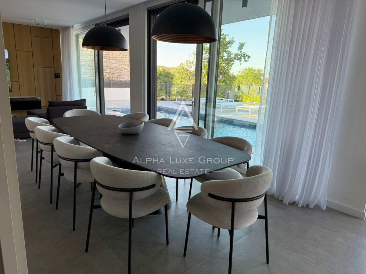 Rovinj, Istra: Luksuzna opremljena vila naprodaj