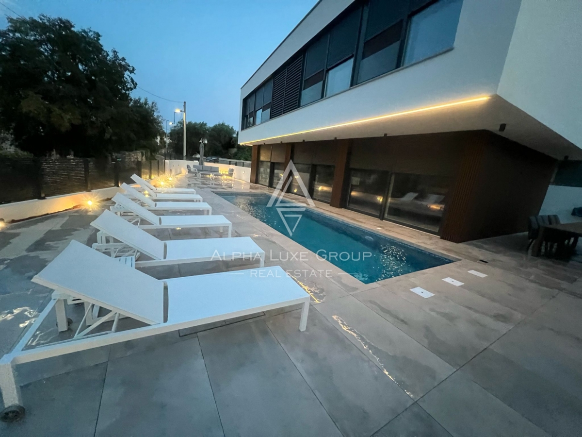 Rovinj, Istra: Luksuzna opremljena vila naprodaj