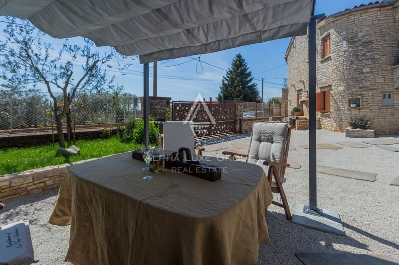 Istra, Poreč: Kamnita Hiša s Tremi Stanovanji
