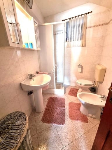 Istra, Poreč: Kamnita Hiša s Tremi Stanovanji