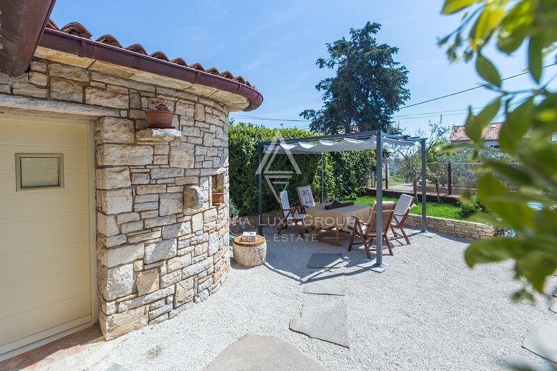Istra, Poreč: Kamnita Hiša s Tremi Stanovanji
