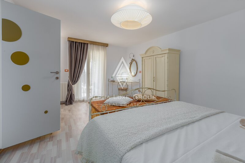 Istra, Poreč: Kamnita Hiša s Tremi Stanovanji