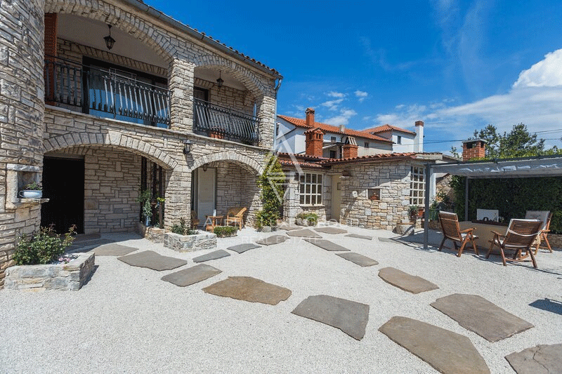 Istra, Poreč: Kamnita Hiša s Tremi Stanovanji