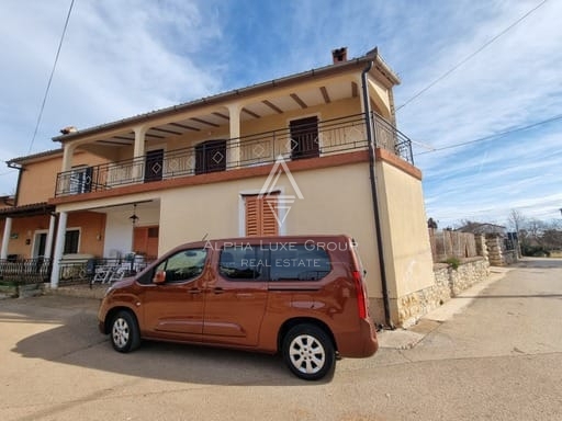 Istra, Poreč: Kamnita Hiša s Tremi Stanovanji