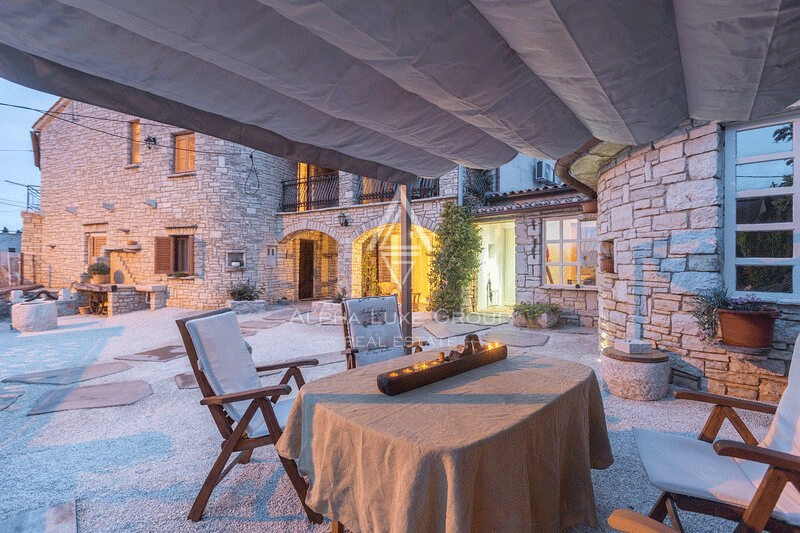 Istra, Poreč: Kamnita Hiša s Tremi Stanovanji
