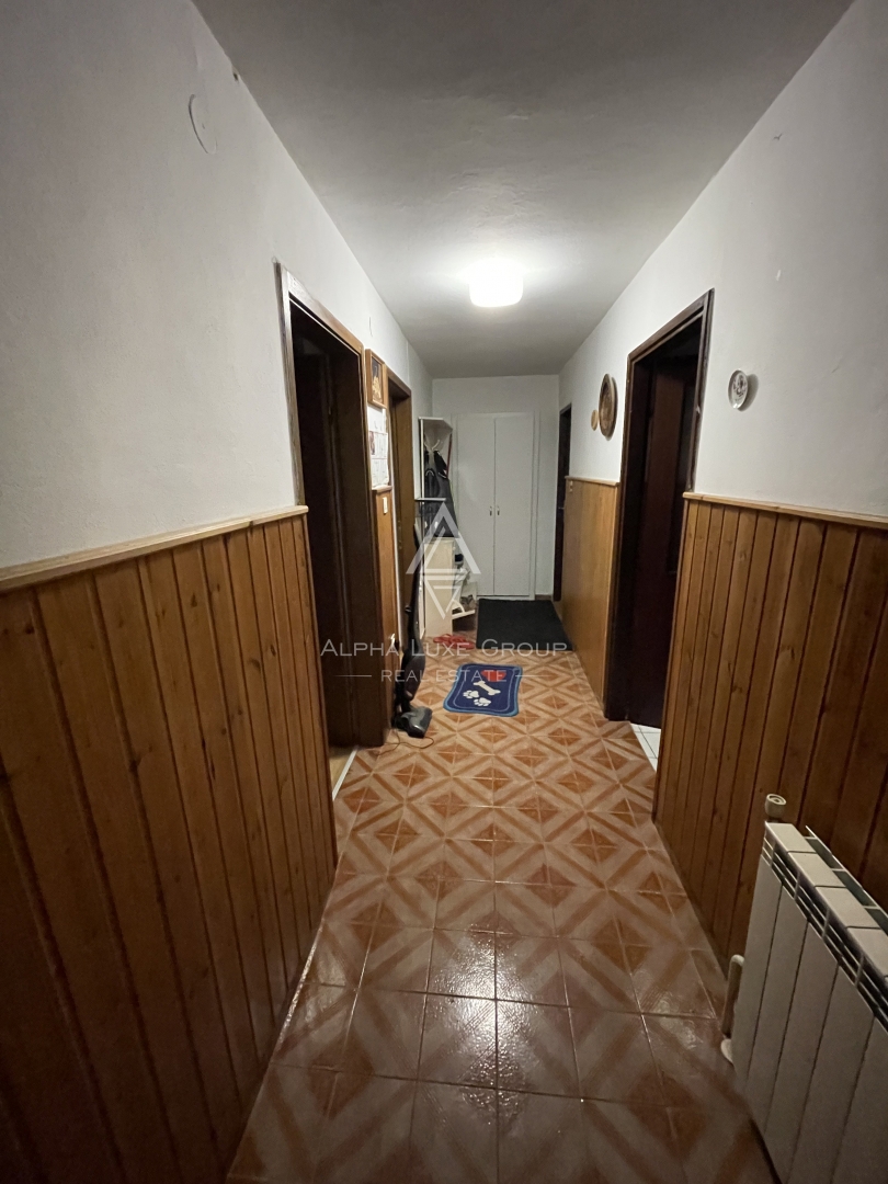 Istra, Buzet – Prostorna družinska hiša z garažo