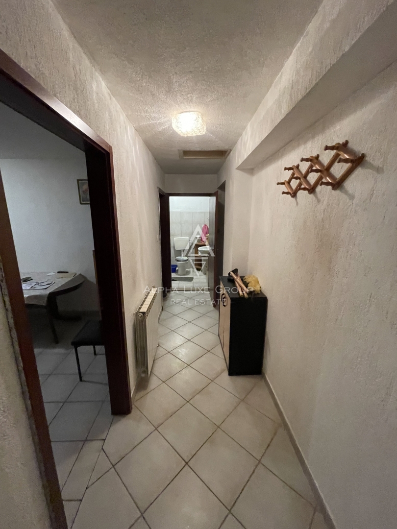 Istra, Buzet – Prostorna družinska hiša z garažo