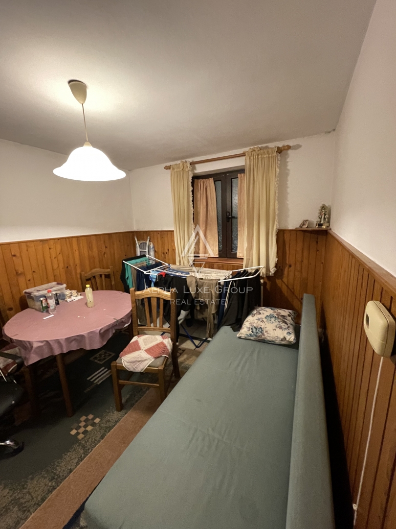 Istra, Buzet – Prostorna družinska hiša z garažo