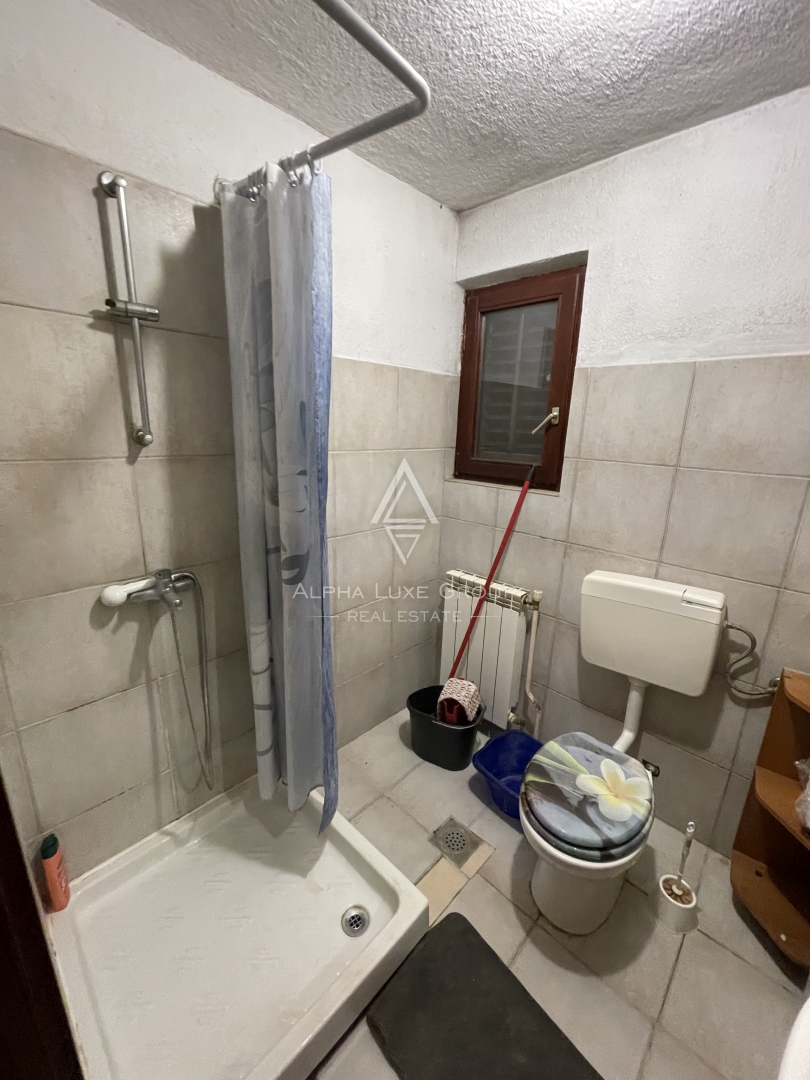 Istra, Buzet – Prostorna družinska hiša z garažo