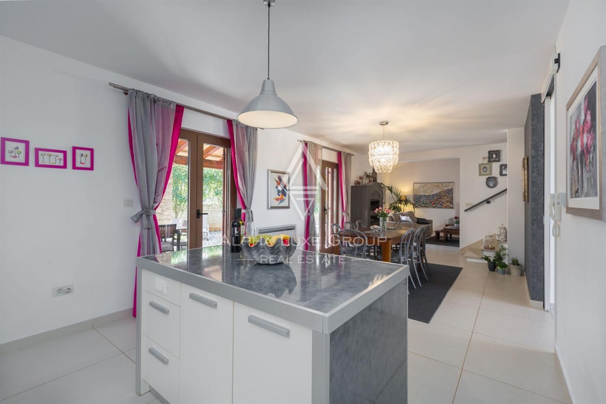 Istra, Poreč: Udobna počitniška hiša z bazenom