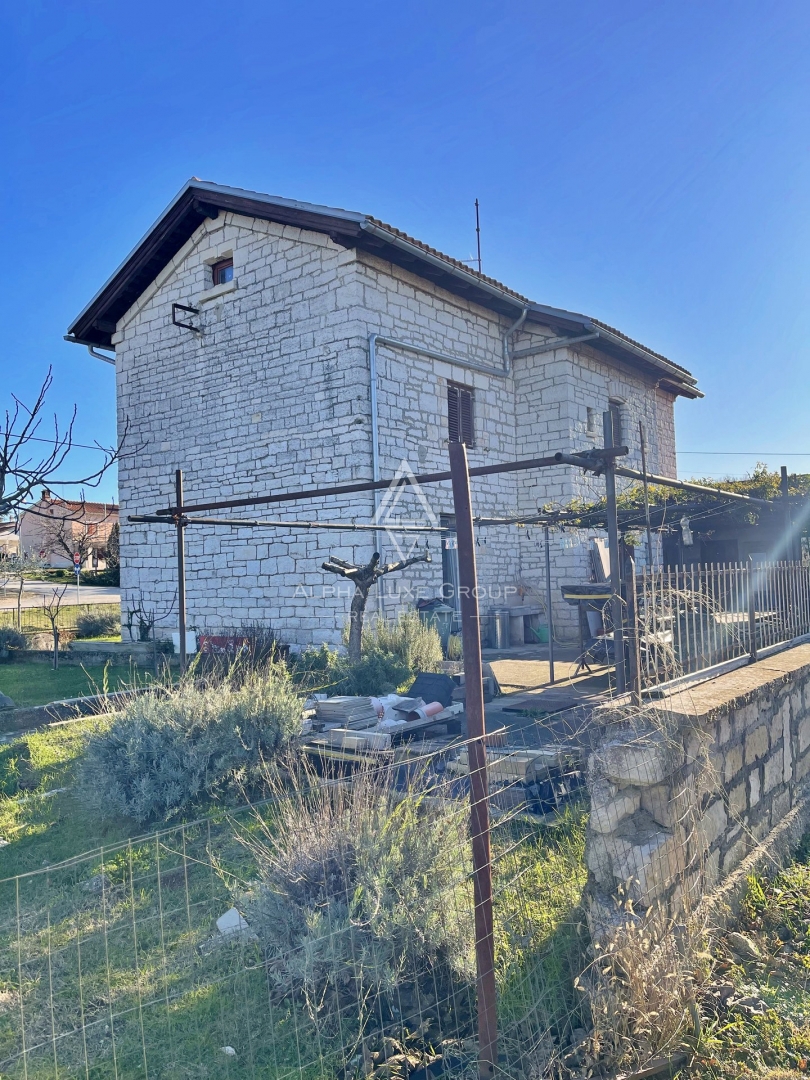 Istra, Kanfanar – Edinstvena železniška hiša s potencialom za prenovo na prodaj