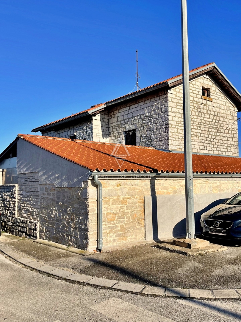 Istra, Kanfanar – Edinstvena železniška hiša s potencialom za prenovo na prodaj